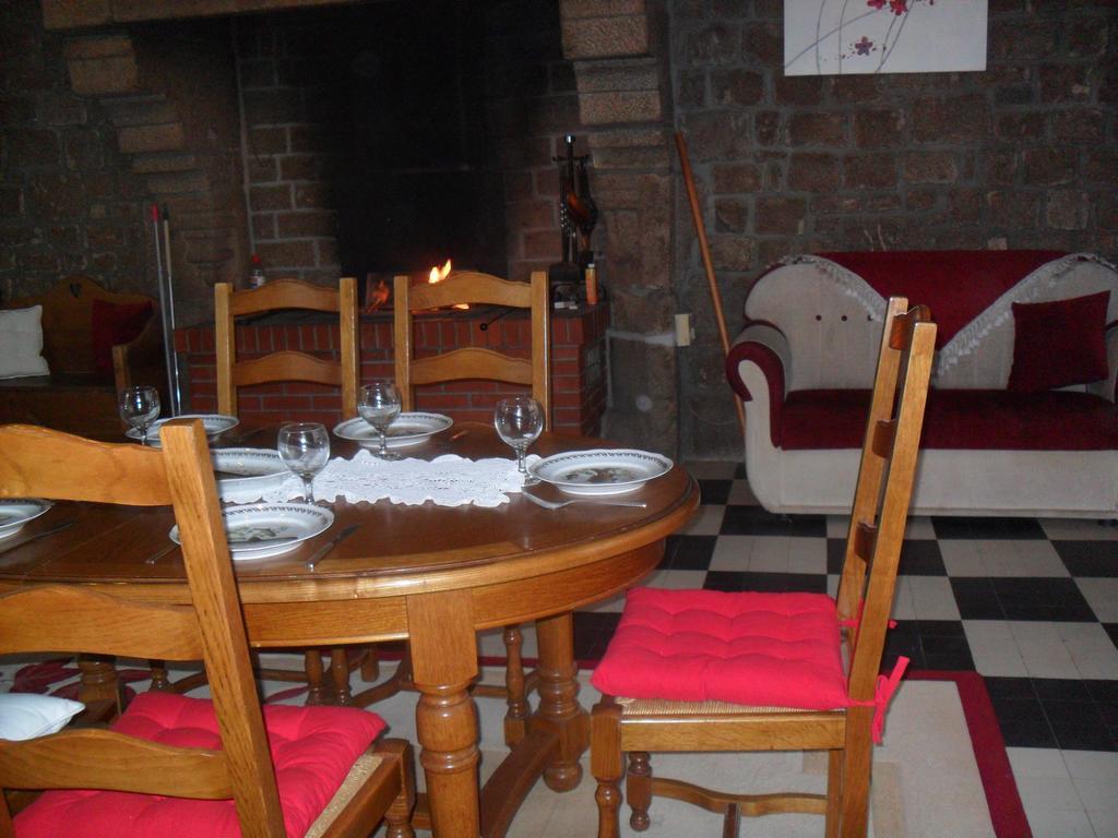 Gite de Peche Saint-Ellier-du-Maine Zimmer foto