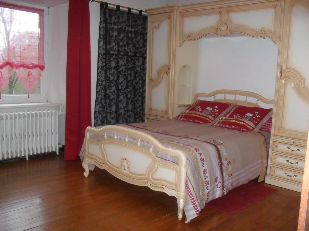 Gite de Peche Saint-Ellier-du-Maine Zimmer foto