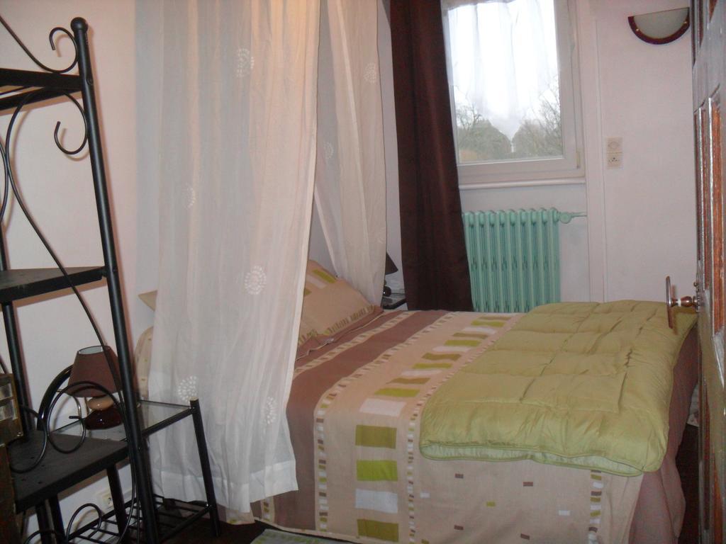 Gite de Peche Saint-Ellier-du-Maine Zimmer foto